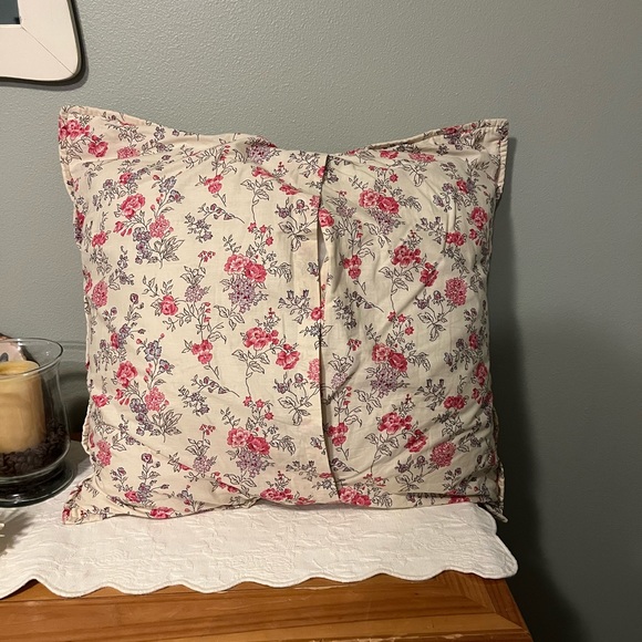Pottery Barn Quilted Euro Pillow. 26 in x 26 in. (Sham only). - Picture 3 of 3